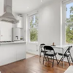 Paddington Modern Flat