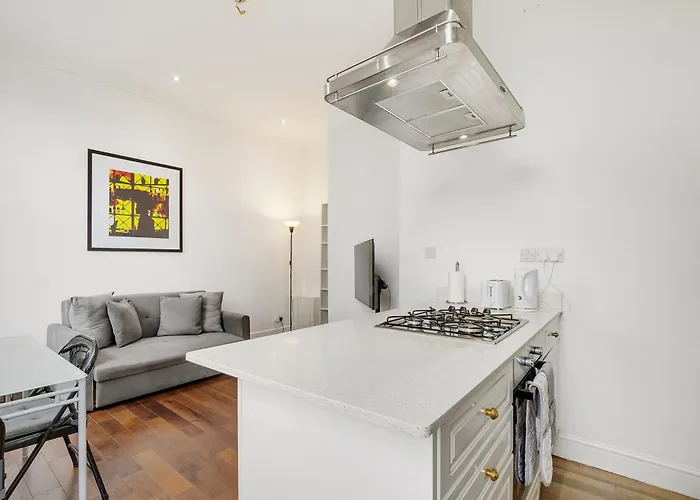 Paddington Modern Flat